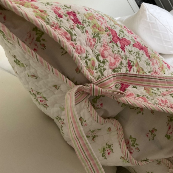 Elena Brunelli Shams Set/2 Quilted Decorative Pillow Covers Butterflies / Roses - Picture 4 of 11